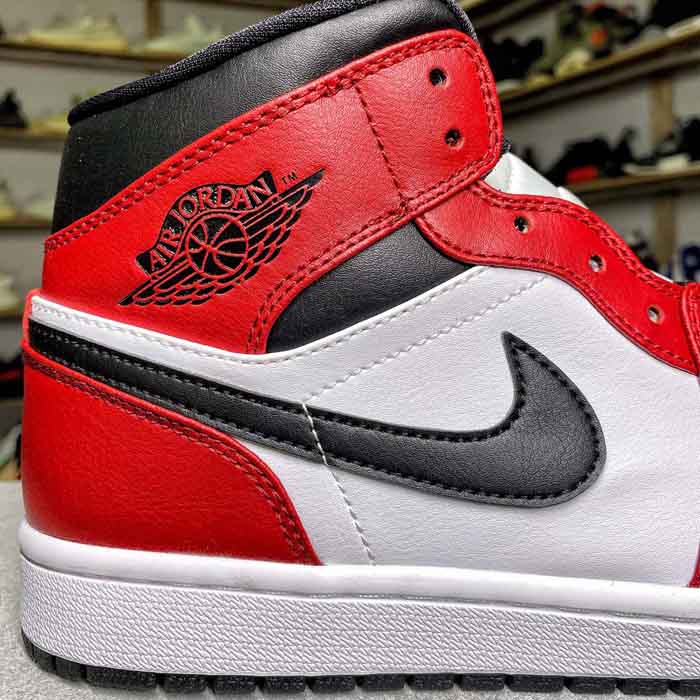 Air Jordan 1 Mid Chicago Black Toe 554724 069