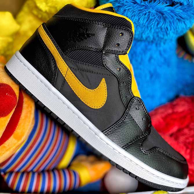 Air Jordan 1 Mid Black University Gold CI9352-001