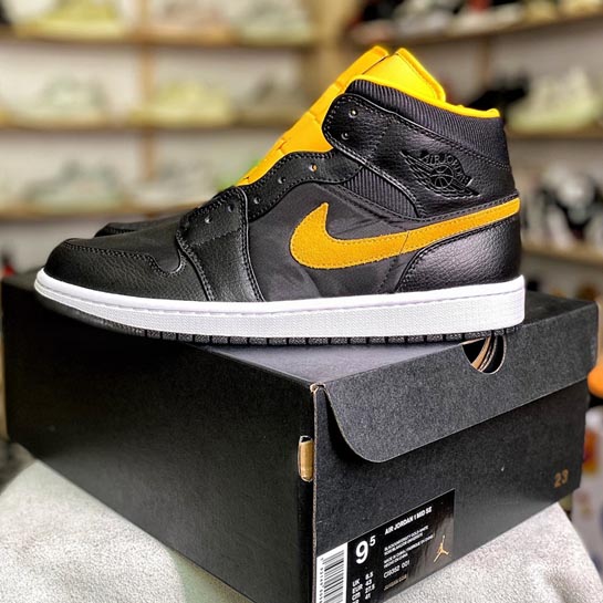 Air Jordan 1 Mid Black University Gold CI9352-001