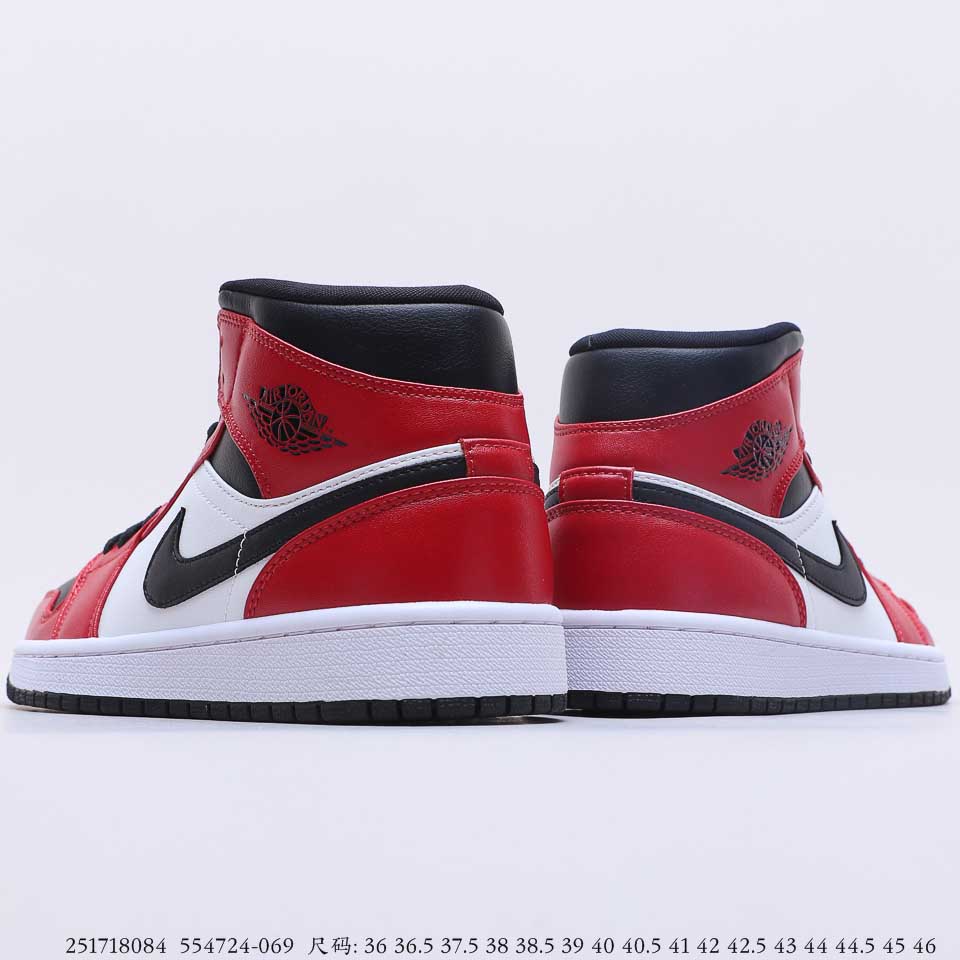 Air Jordan 1 Mid Chicago Toe 554724-069