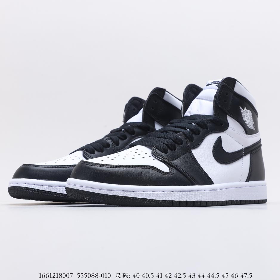 Air Jordan 1 Retro High OG Black-White 555088 010