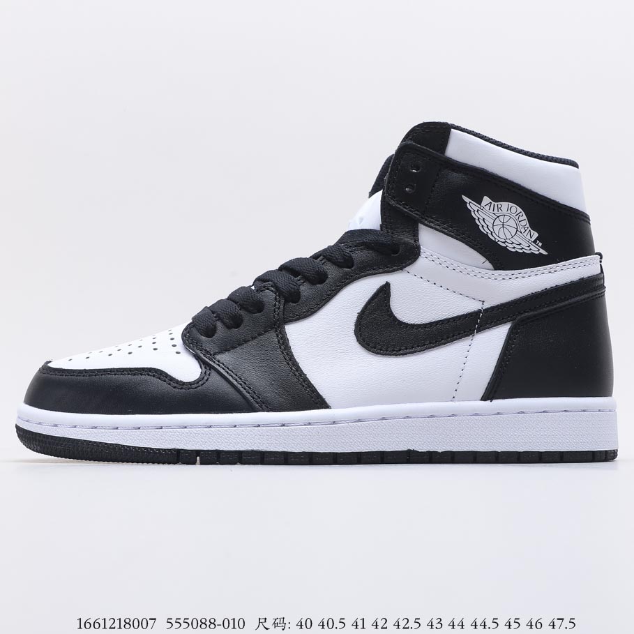 Air Jordan 1 Retro High OG Black-White 555088 010