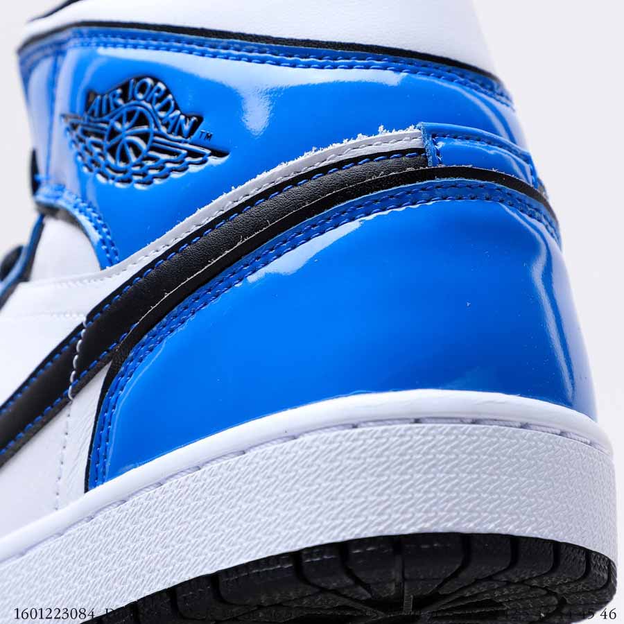 Air Jordan 1 Mid Signal Blue DD6834-402