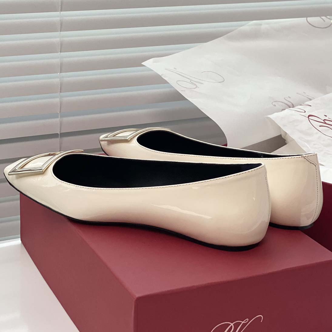 Roger Vivier Trompette Bellerine patent-leather ballet flats white