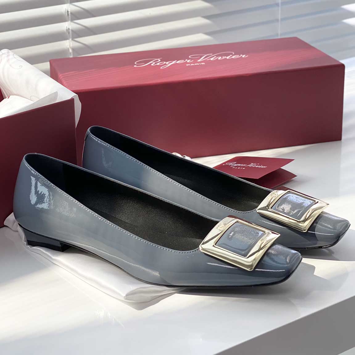 Roger Vivier Belle Vivier Metal Buckle Ballerinas flats in Leather