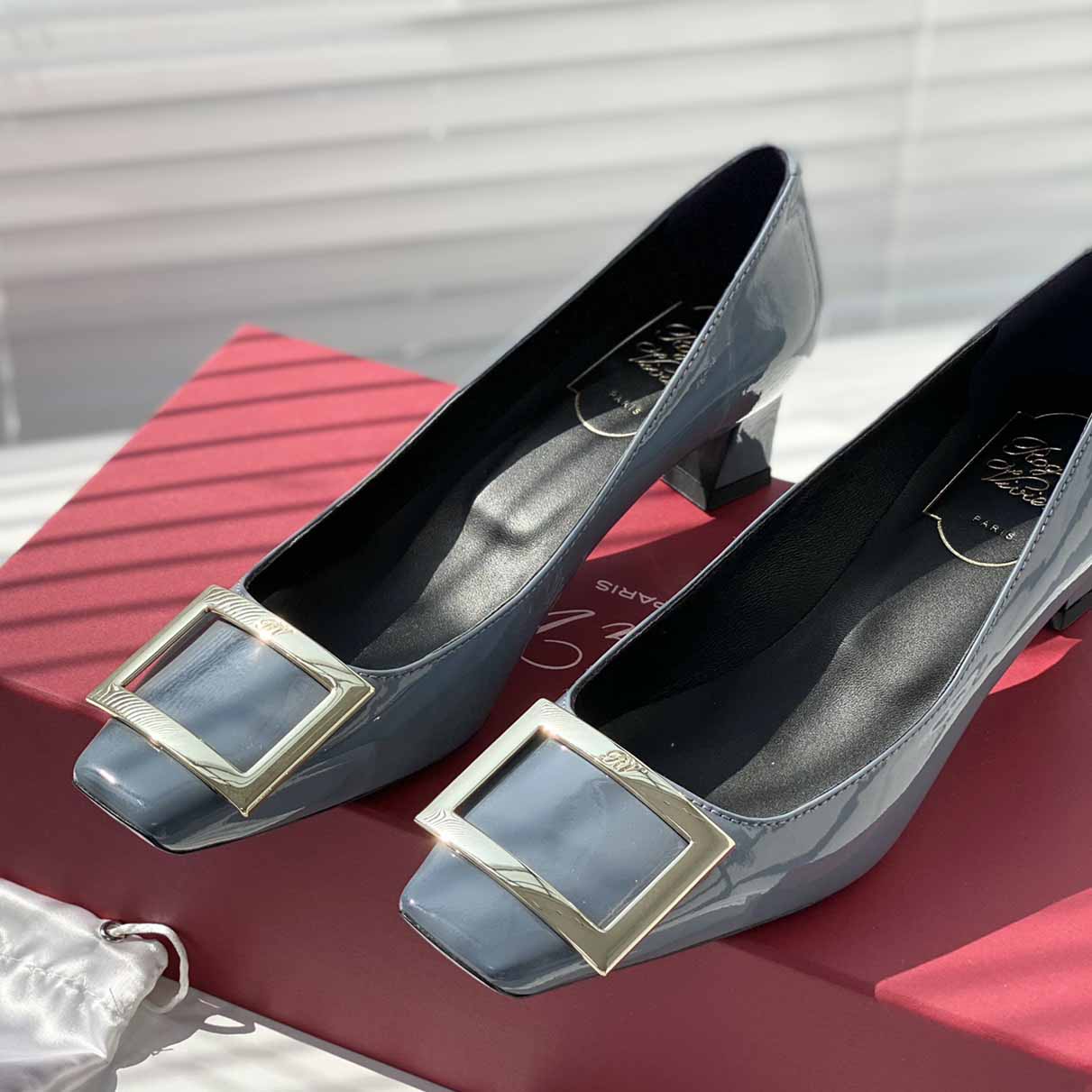 Roger Vivier Trompette 45mm patent leather pumps slate blue