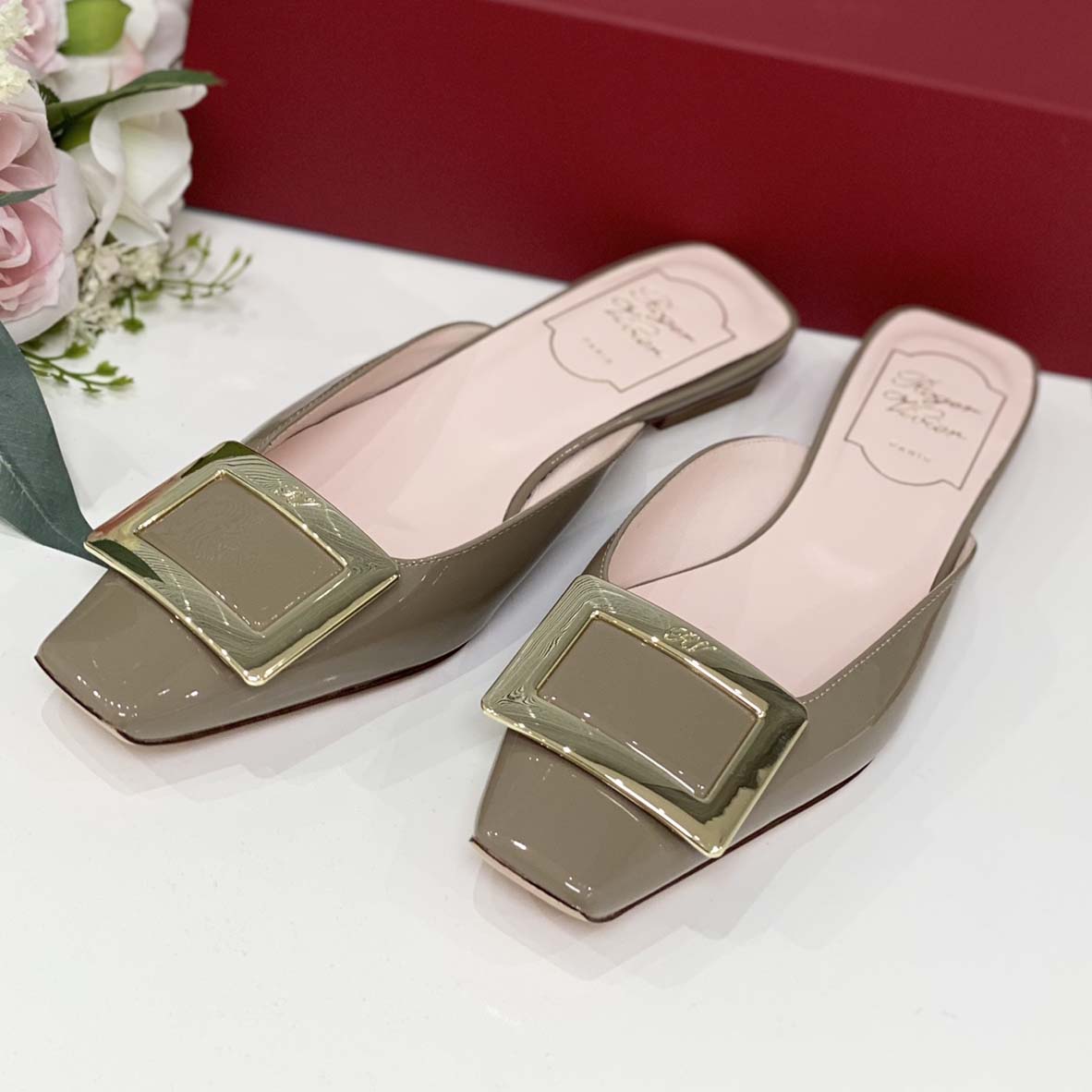 Roger Vivier Belle Vivier Metal Buckle 25 mm Mules in Patent Leather