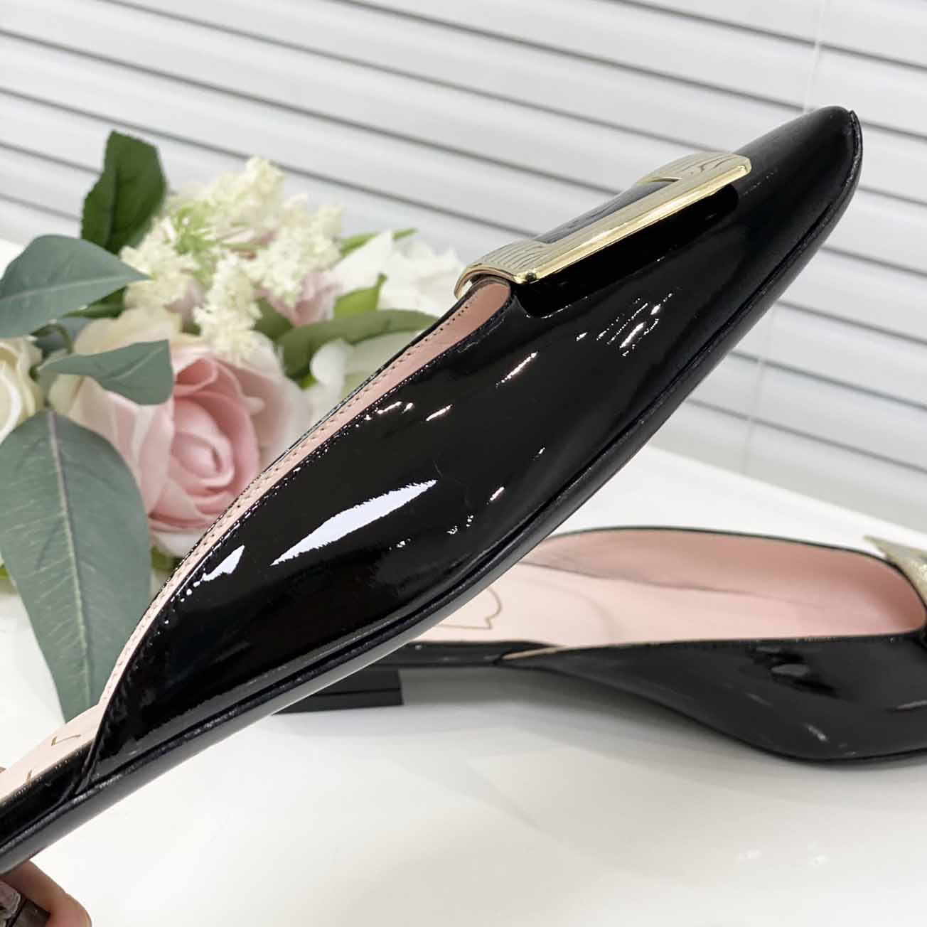 Roger Vivier Belle Vivier Metal Buckle 25 mm Mules in Patent Leather Black