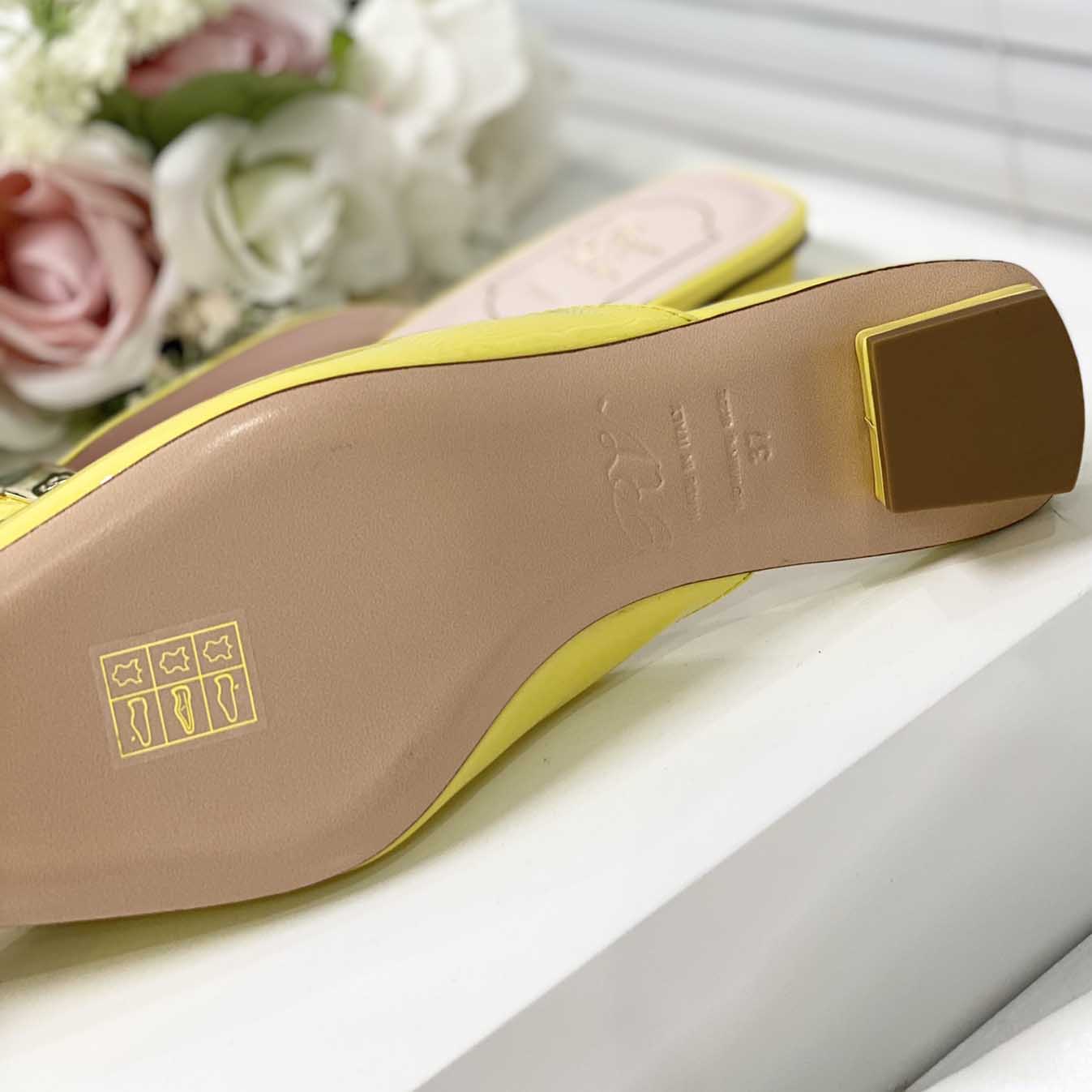 Roger Vivier Belle Vivier Metal Buckle 25 mm Mules in Patent Leather Yellow