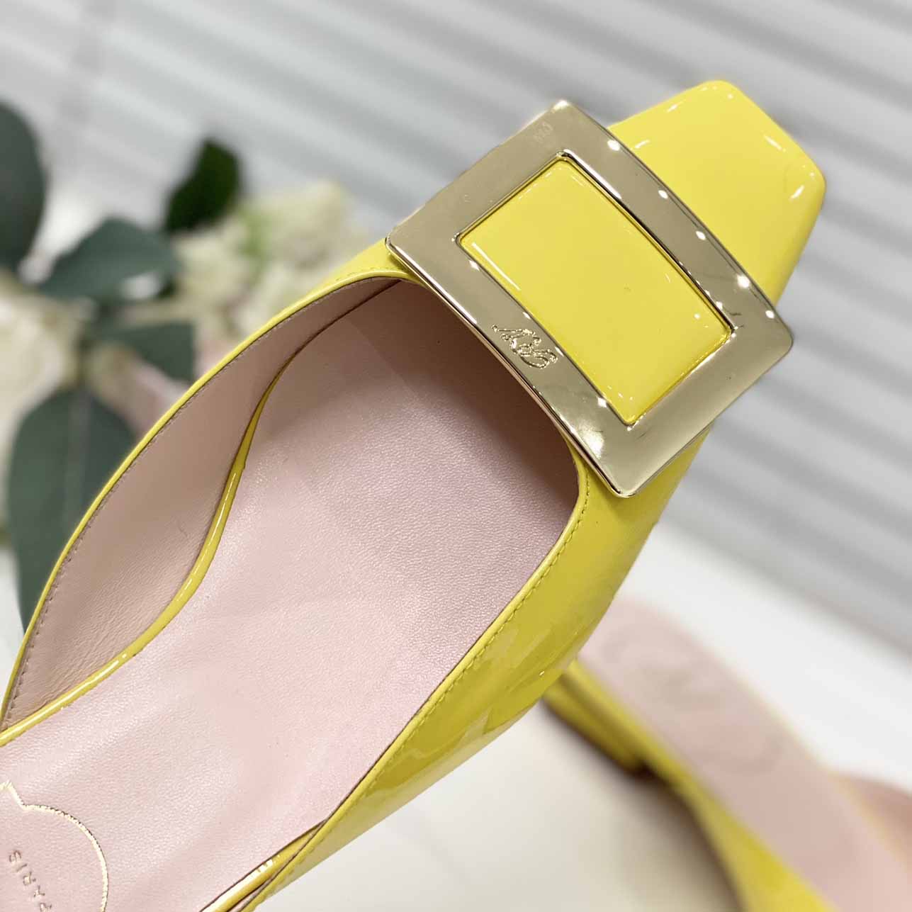 Roger Vivier Belle Vivier Metal Buckle 25 mm Mules in Patent Leather Yellow