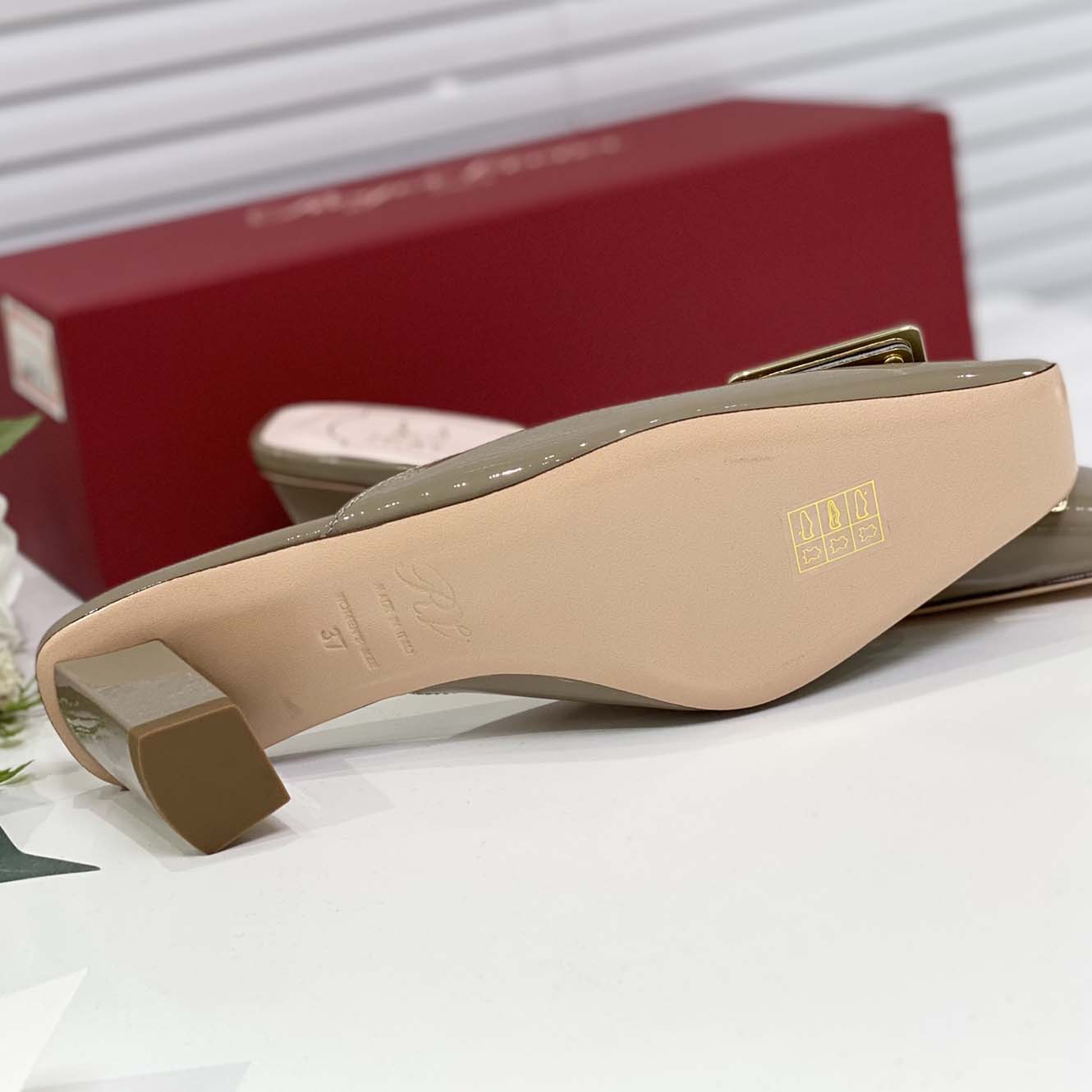 Roger Vivier Belle Vivier Metal Buckle 45 mm Mules in Patent Leather