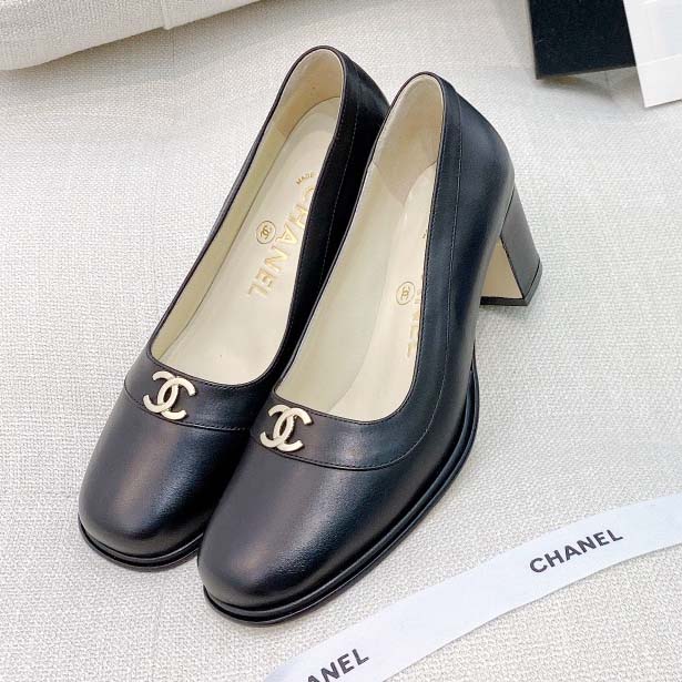 Chanel Pumps