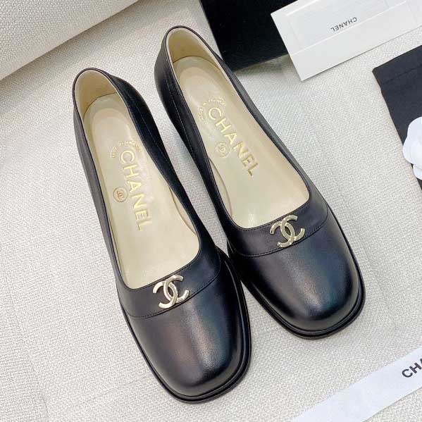 Chanel Pumps