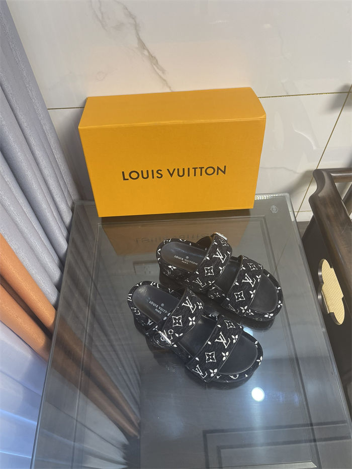 Louis Vuitton Jumbo Flatform Mule strap