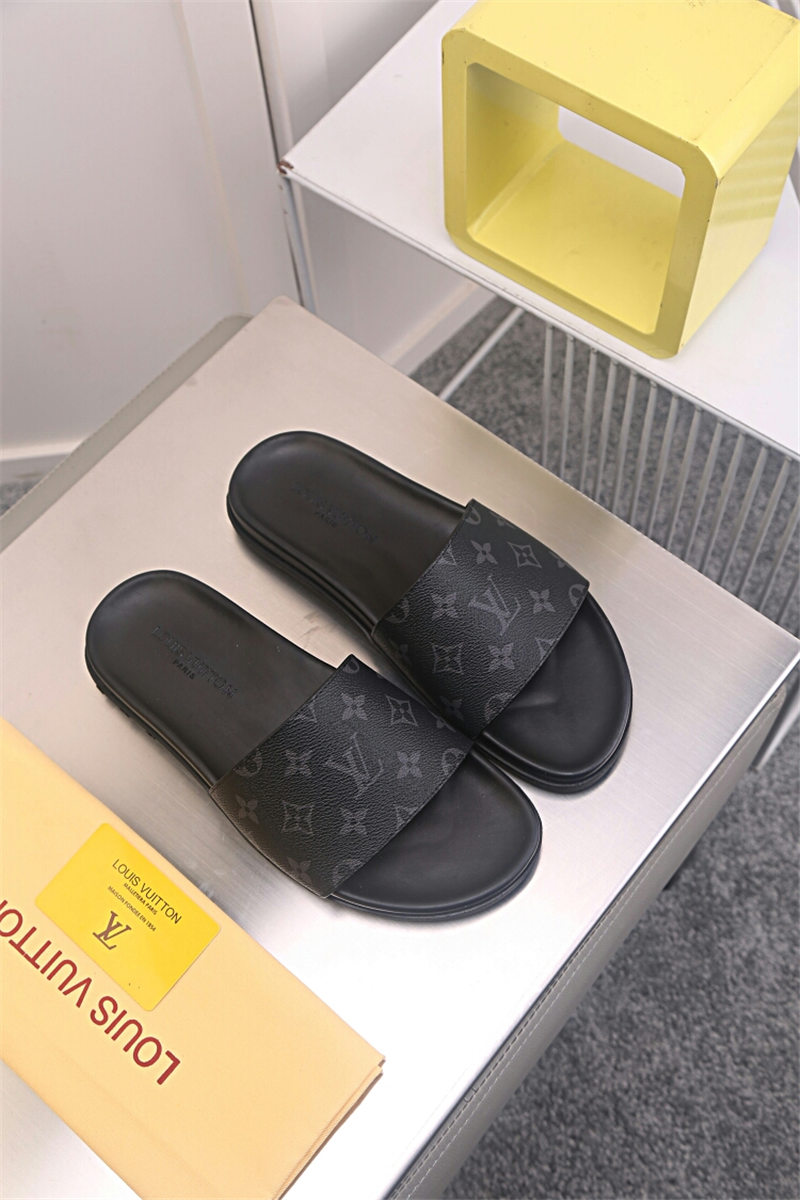 Louis Vuitton Men Mule