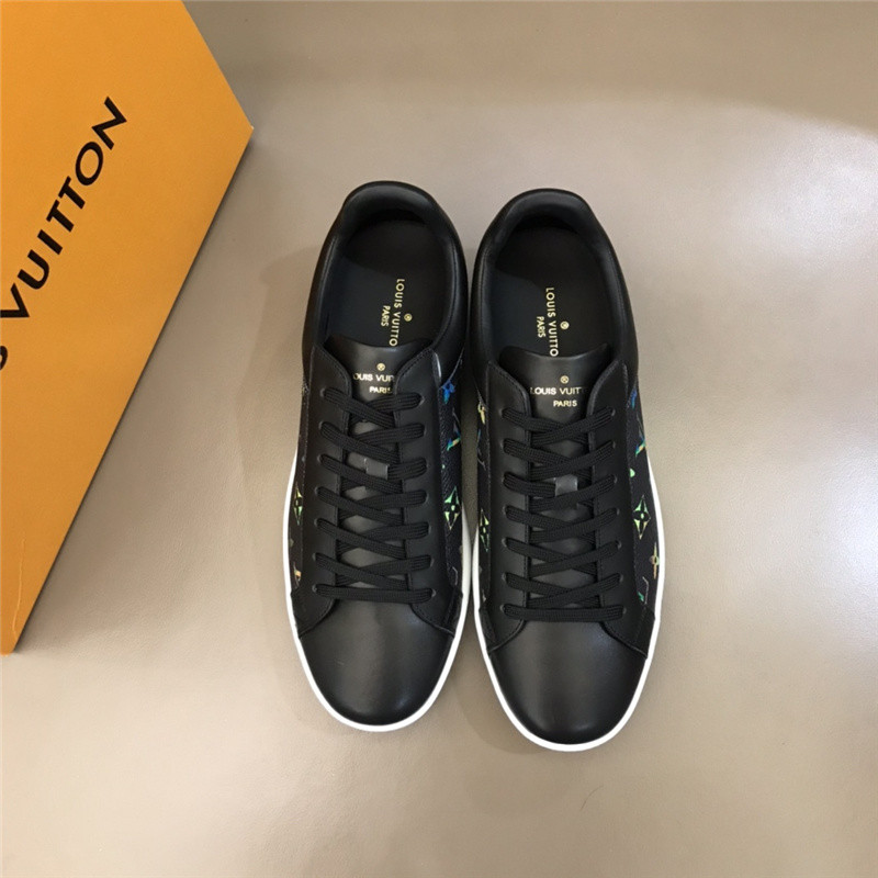 Louis Vuitton Men SNEAKER