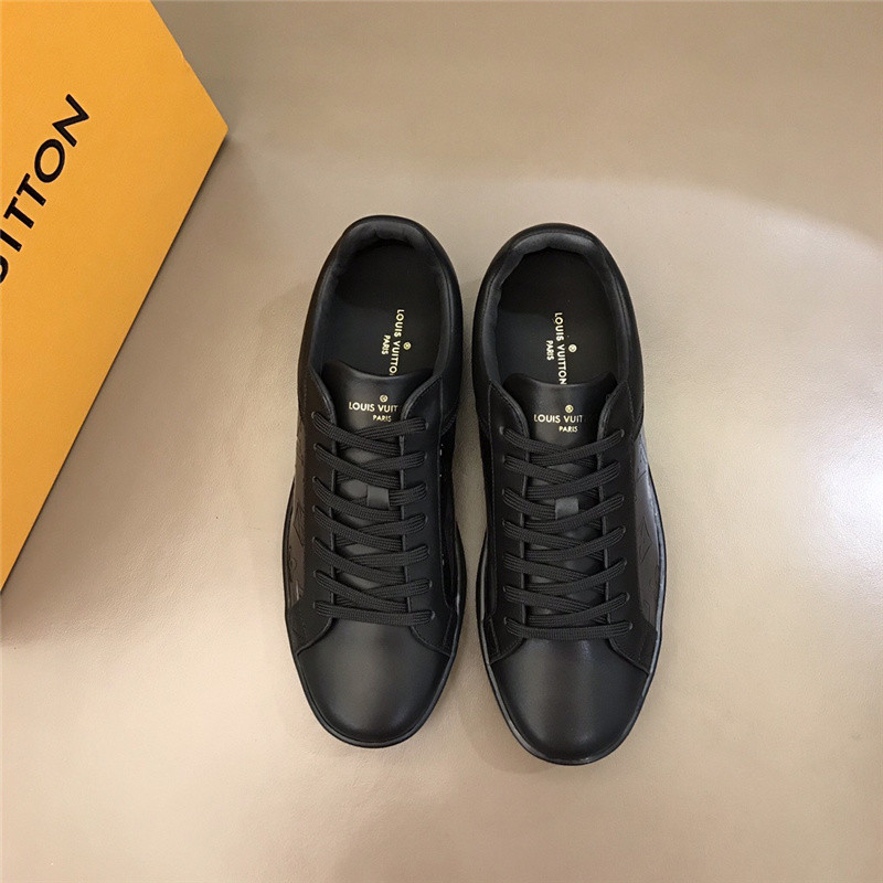 Louis Vuitton Men SNEAKER