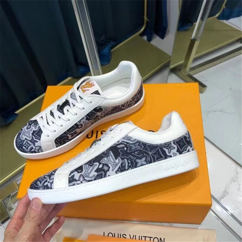 Louis Vuitton Men SNEAKER