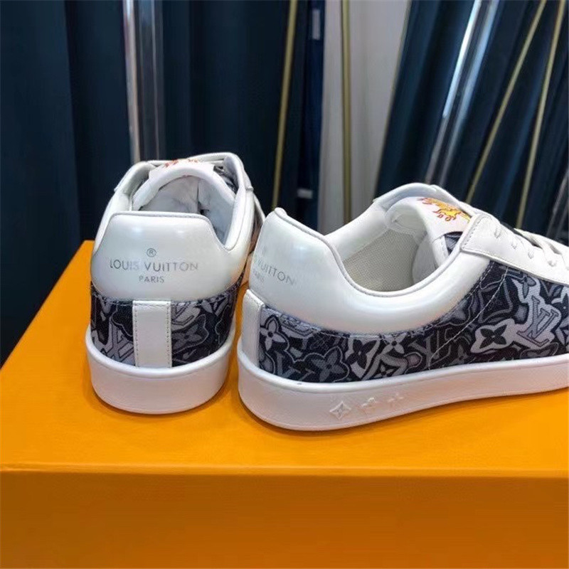 Louis Vuitton Men SNEAKER