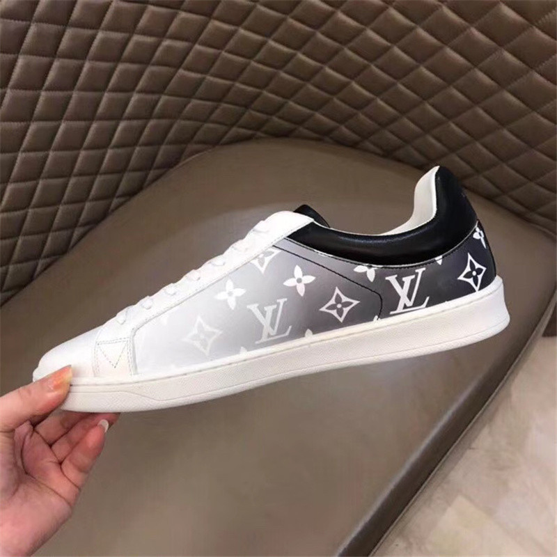 Louis Vuitton Men SNEAKER