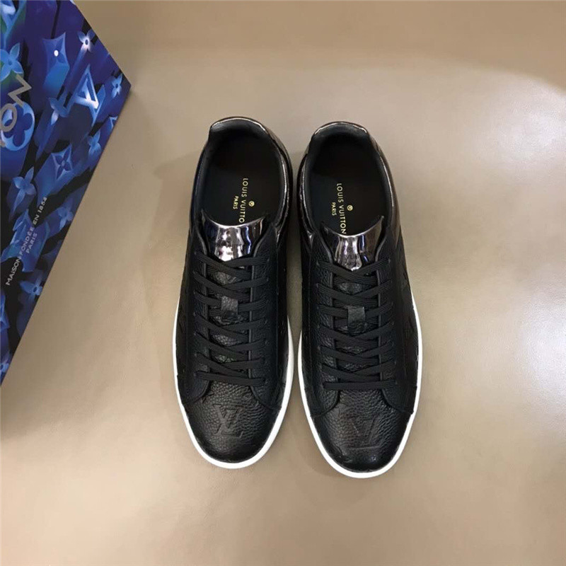 Louis Vuitton Men SNEAKER