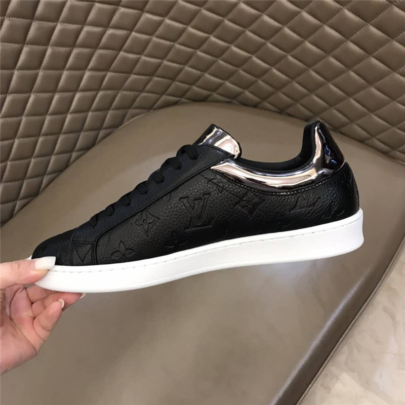 Louis Vuitton Men SNEAKER