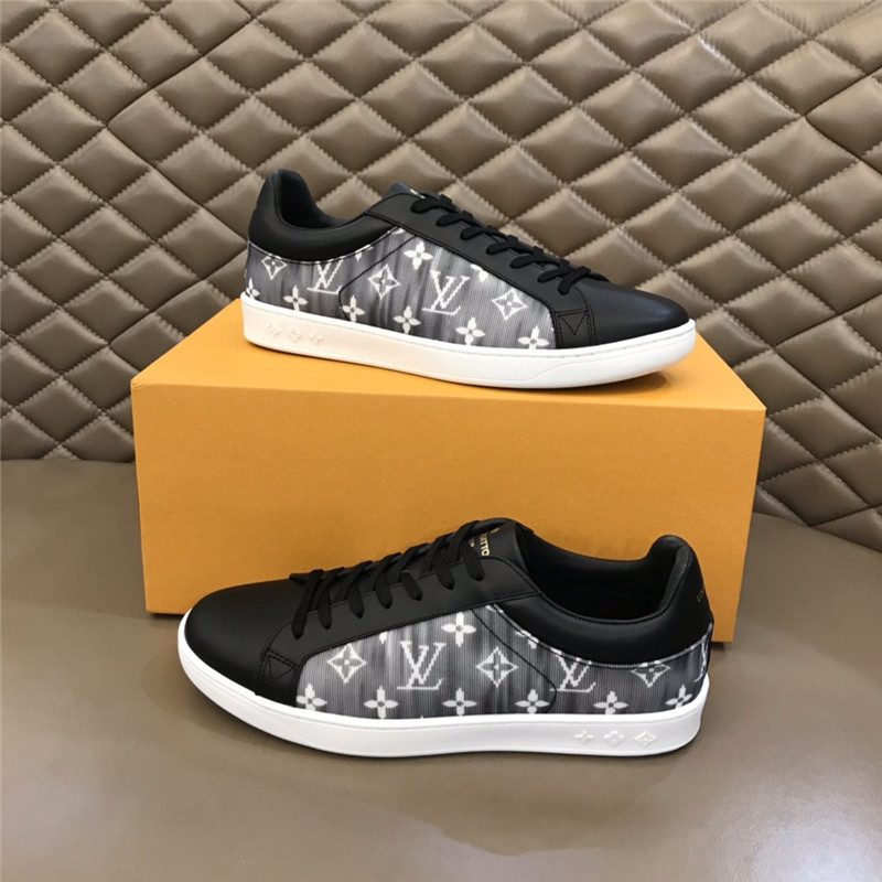 Louis Vuitton Men SNEAKER