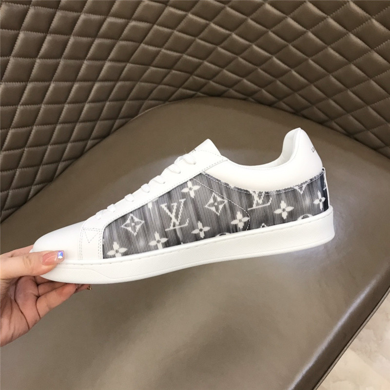 Louis Vuitton Men SNEAKER