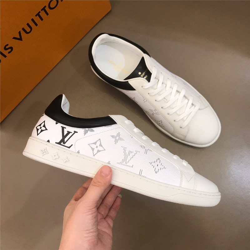 Louis Vuitton Men SNEAKER