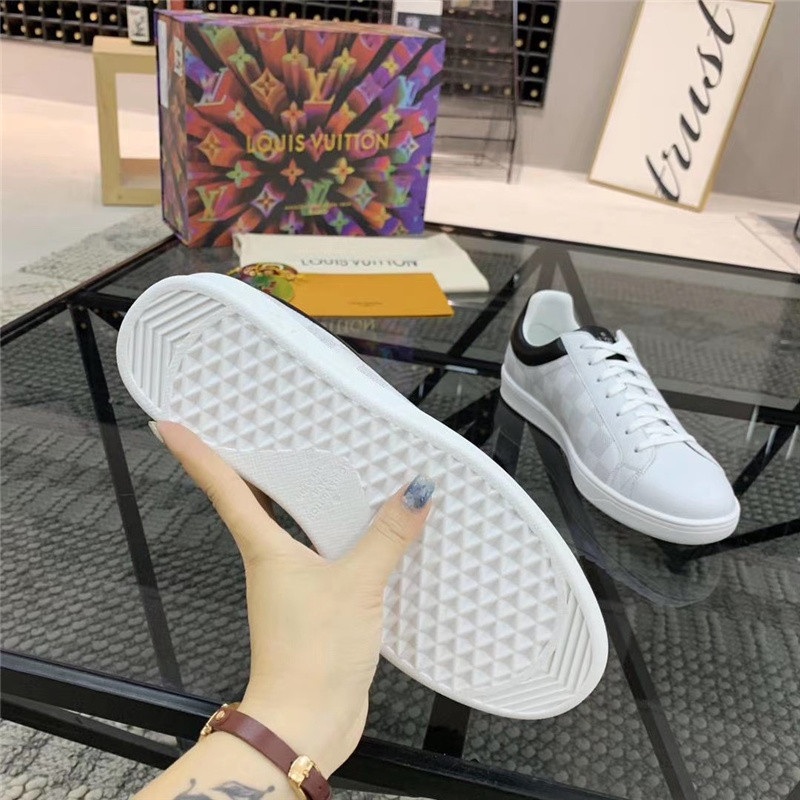 Louis Vuitton Men SNEAKER