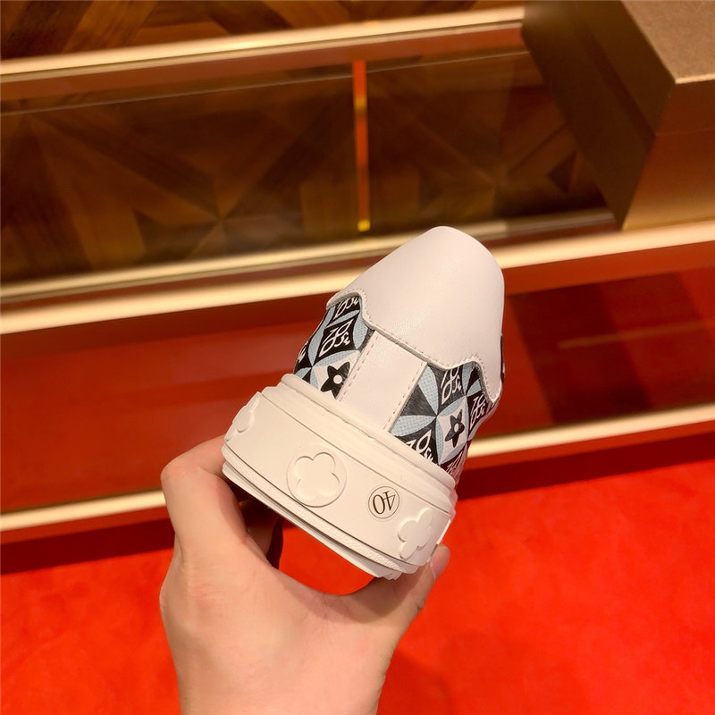 Louis Vuitton Men SNEAKER