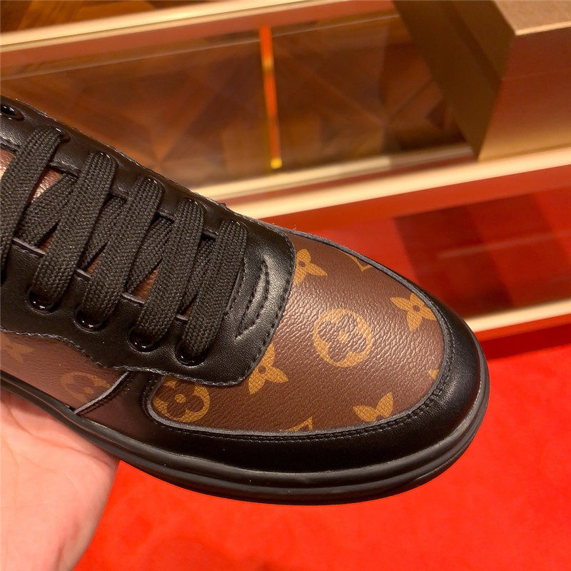 Louis Vuitton Men SNEAKER