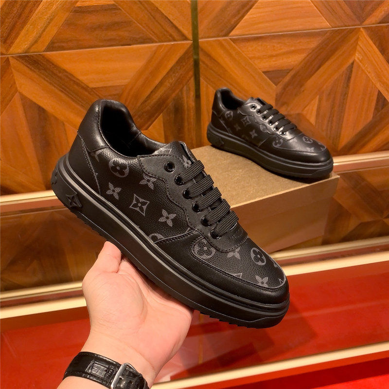 Louis Vuitton Men SNEAKER