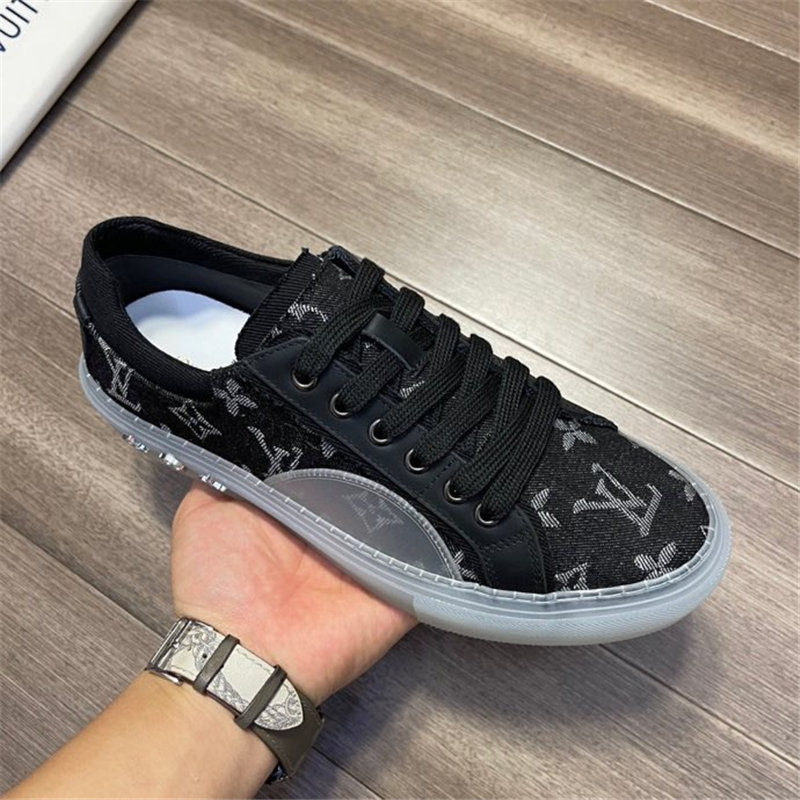 Louis Vuitton Men SNEAKER