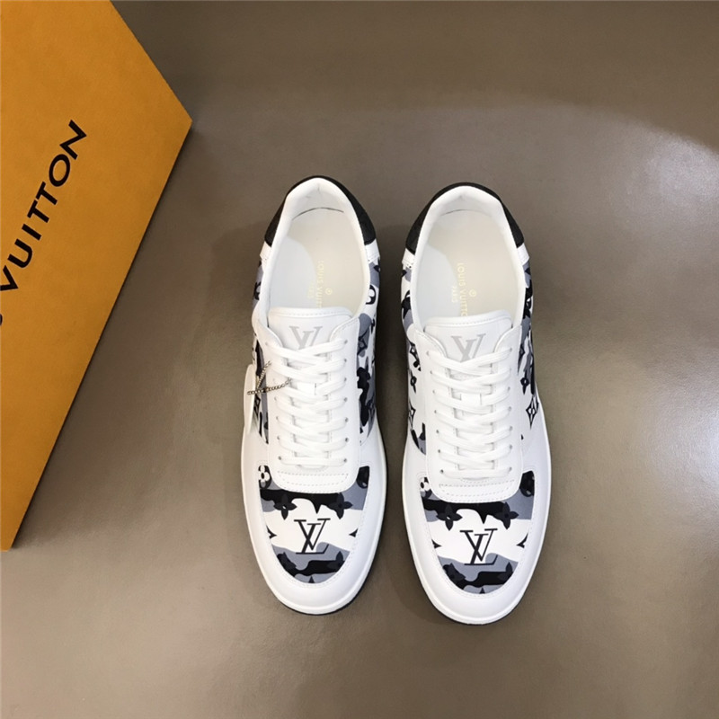 Louis Vuitton Men SNEAKER