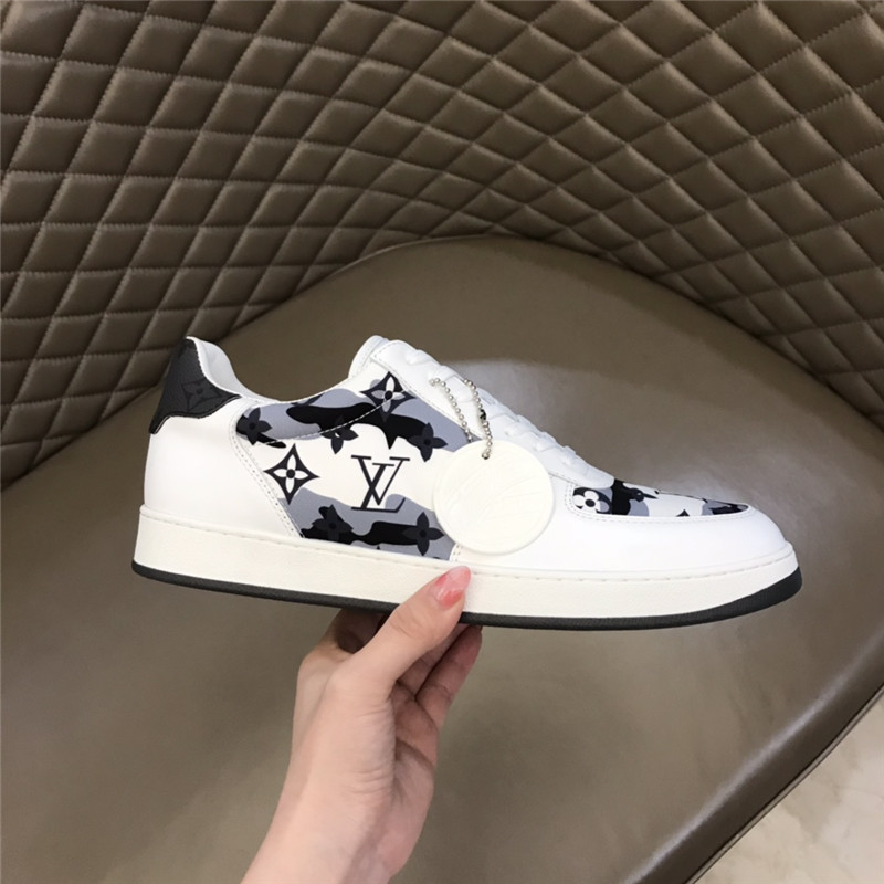 Louis Vuitton Men SNEAKER