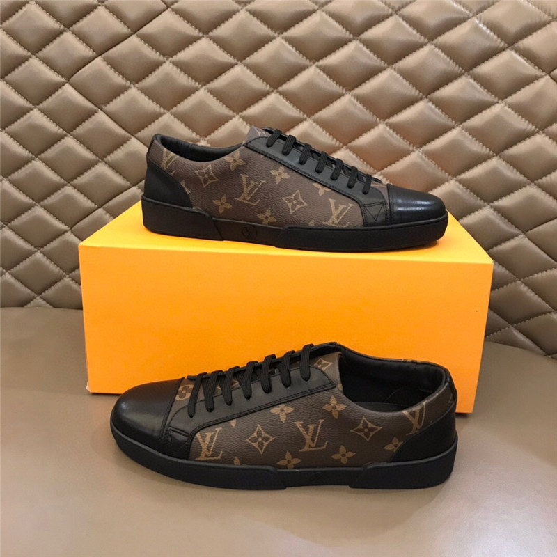 Louis Vuitton Men SNEAKER