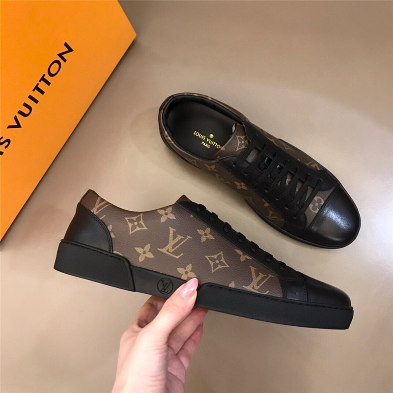 Louis Vuitton Men SNEAKER