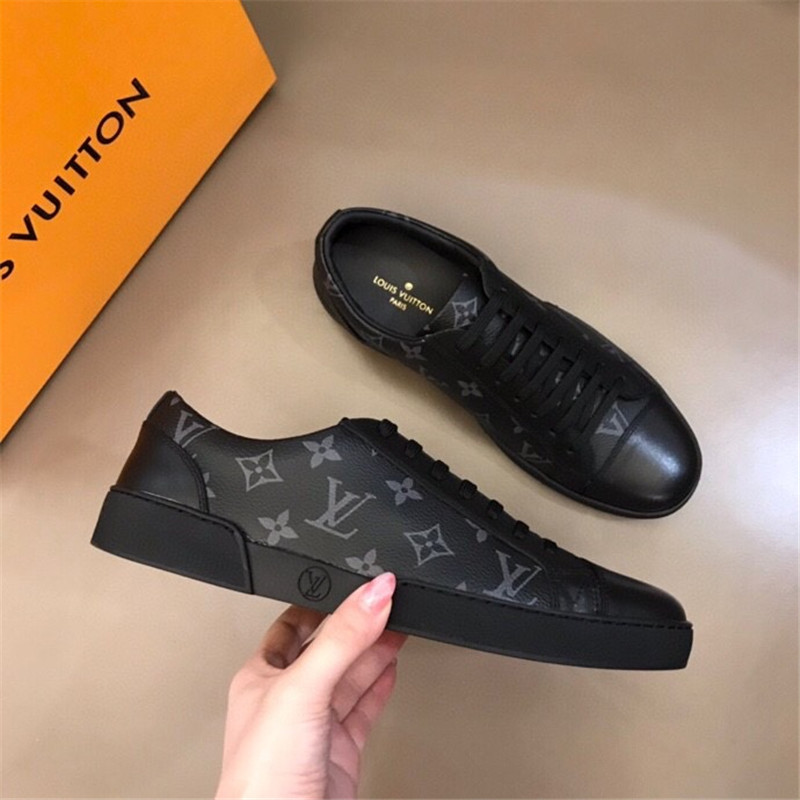 Louis Vuitton Men SNEAKER