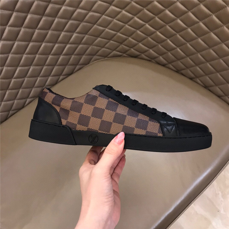 Louis Vuitton Men SNEAKER