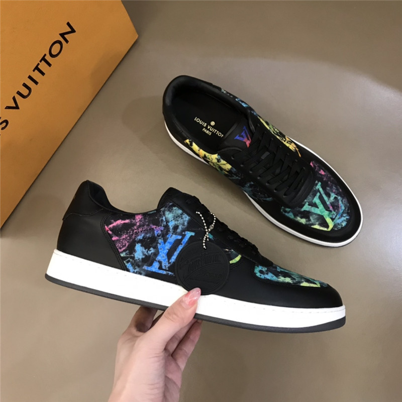 Louis Vuitton Men SNEAKER