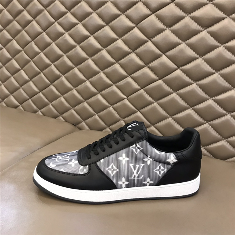 Louis Vuitton Men SNEAKER