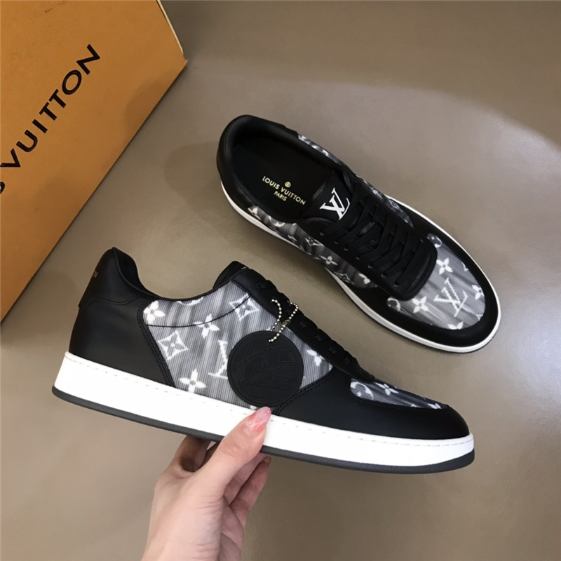 Louis Vuitton Men SNEAKER