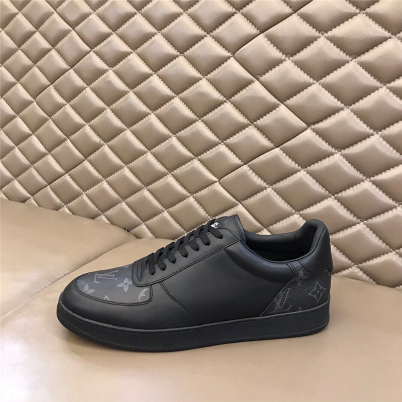 Louis Vuitton Men SNEAKER