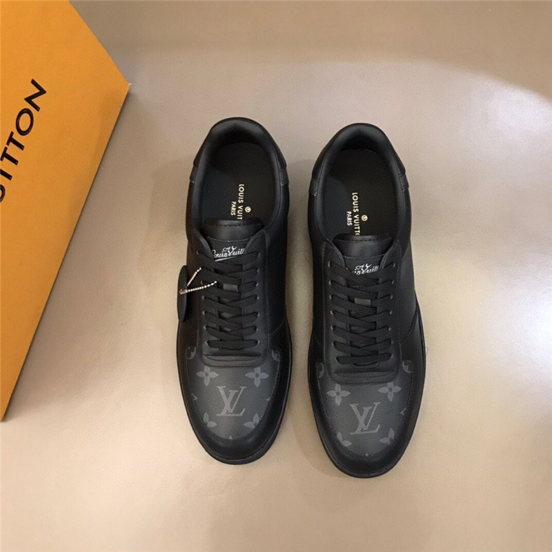 Louis Vuitton Men SNEAKER