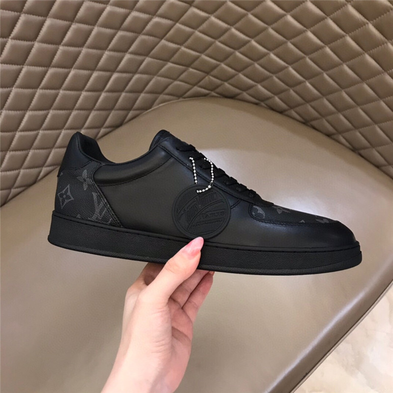 Louis Vuitton Men SNEAKER