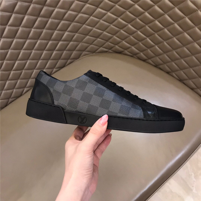 Louis Vuitton Men SNEAKER