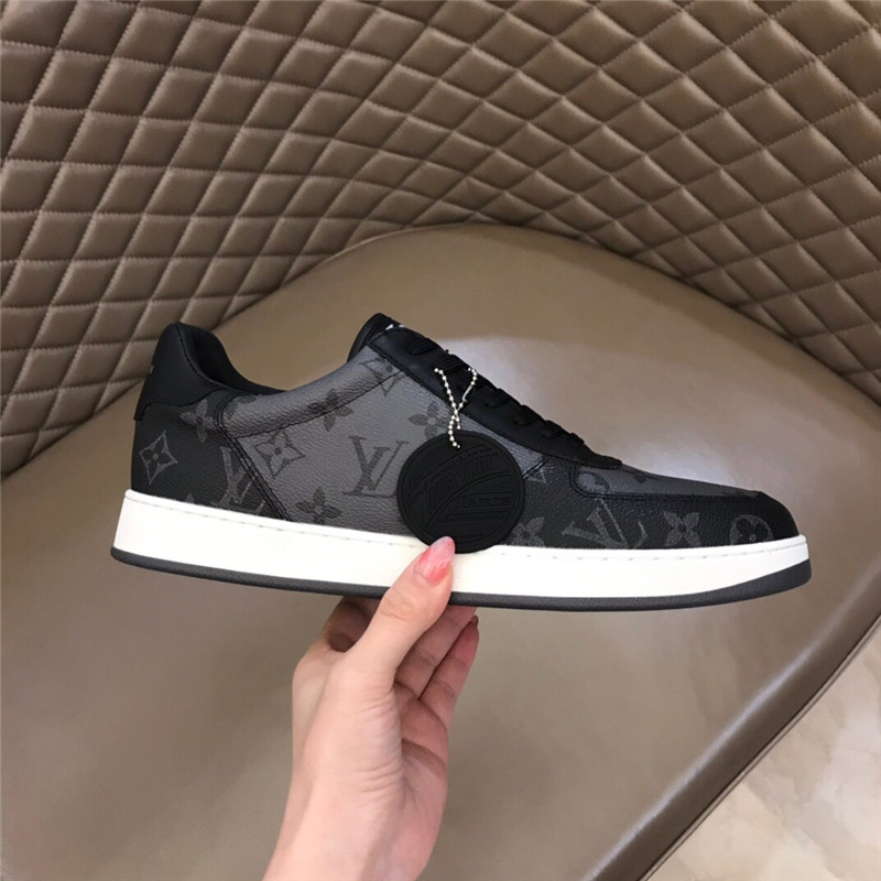 Louis Vuitton Men SNEAKER