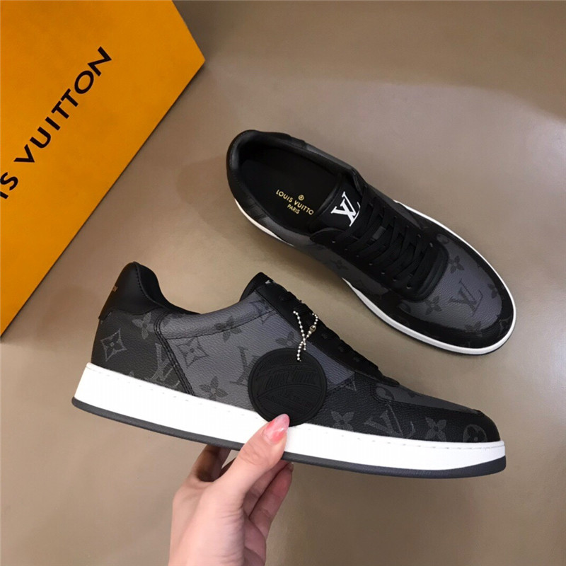 Louis Vuitton Men SNEAKER