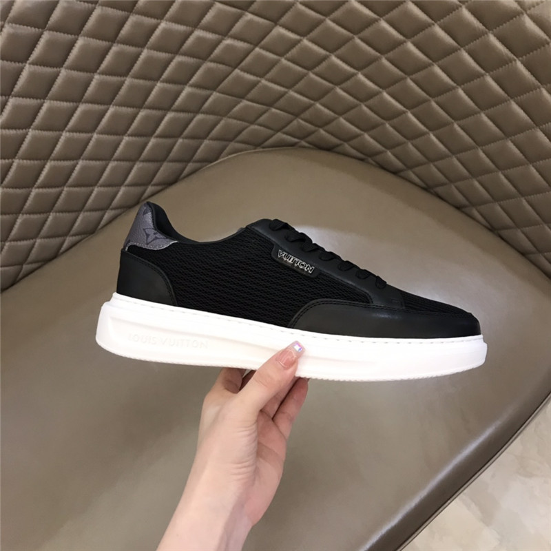 Louis Vuitton Men SNEAKER